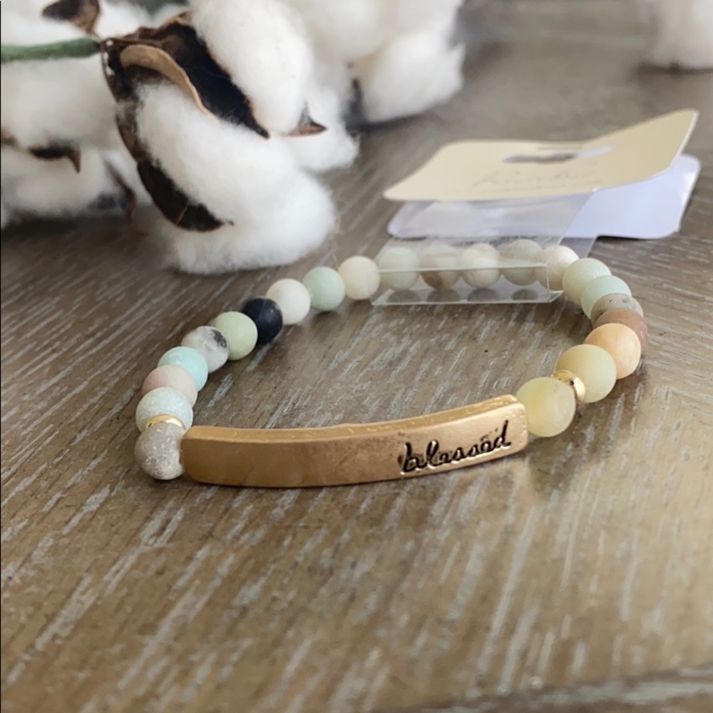 Blessed natural cut stone stretch bracelet - Picture 3 of 6
